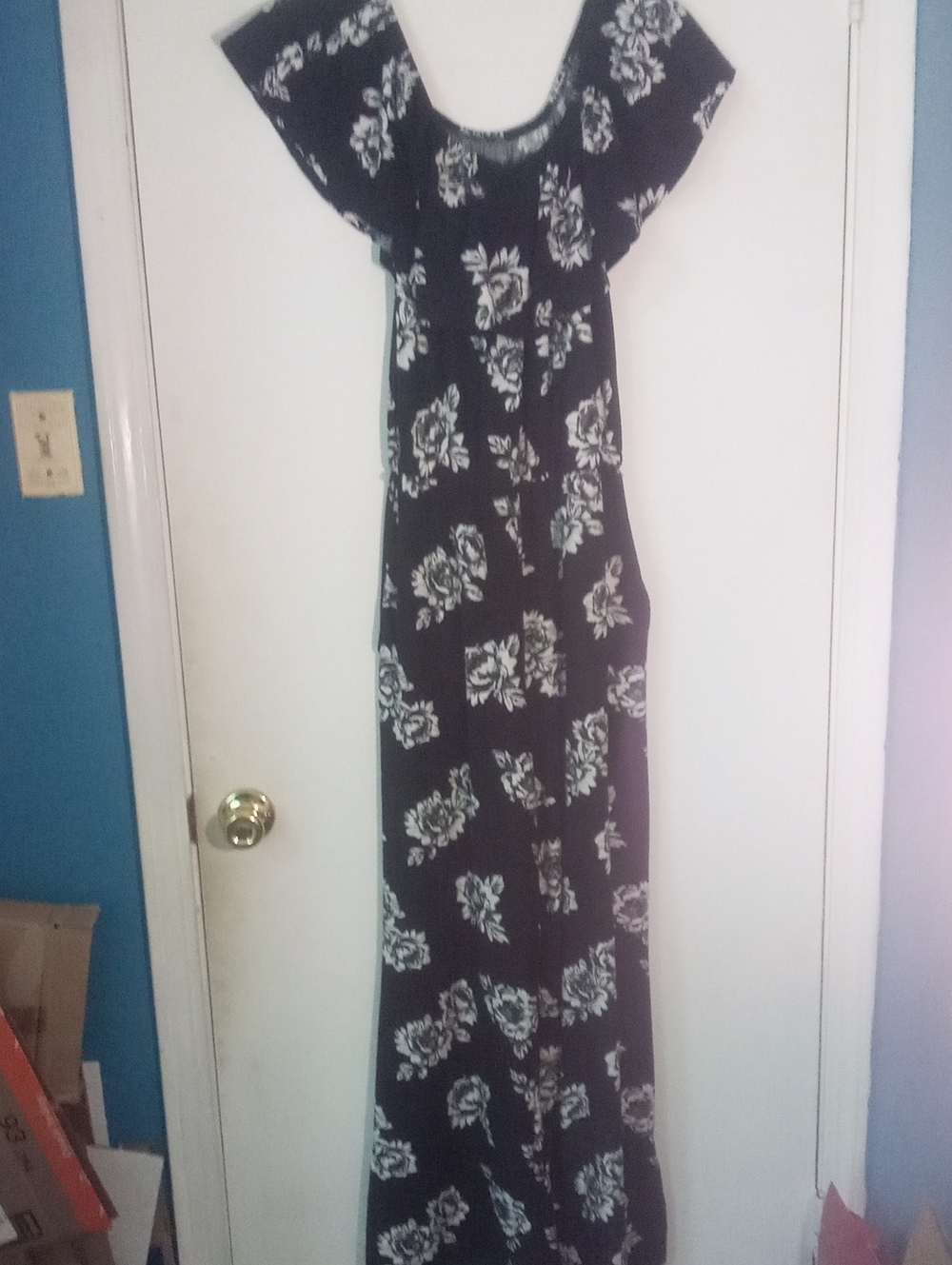 * Eye CandyBlack and White Floral Off-Shoulder Jumpsuit Large EUC